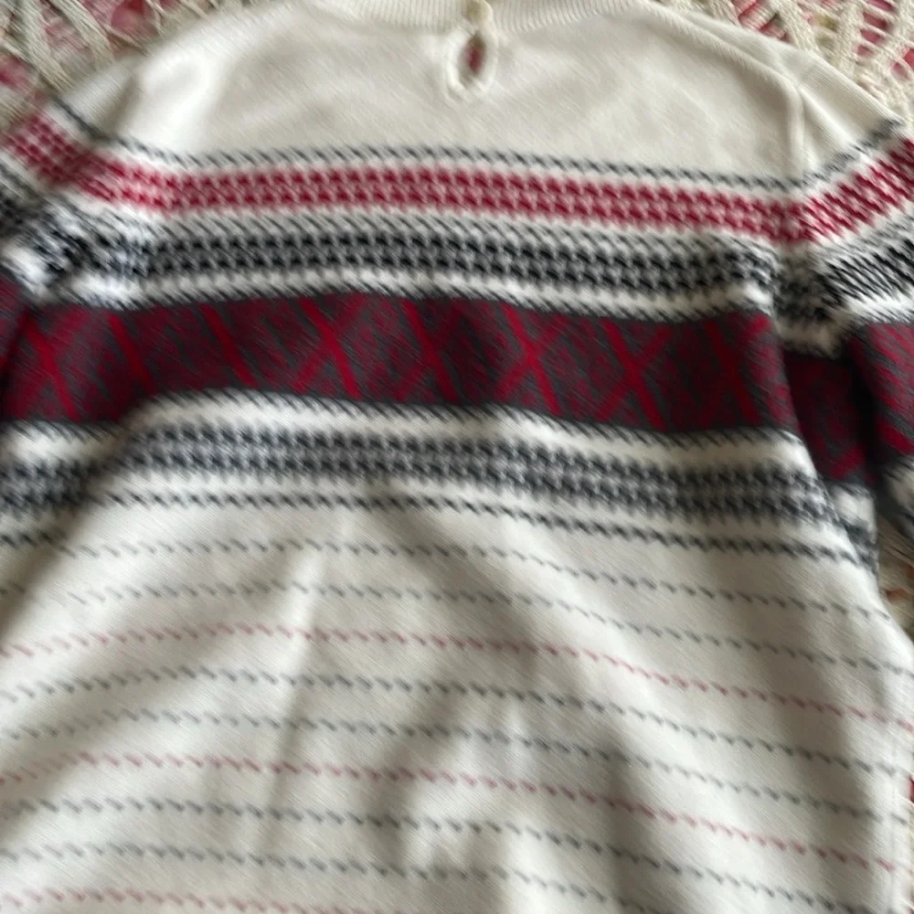 Talbots Sp. Cozy Cream and Red Patterned Sweater. Nice condition.